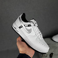 Мужские летние кожаные кроссовки Nike Air Force 1 белые с серым значком крутые весенние кросовки найк аир форс
