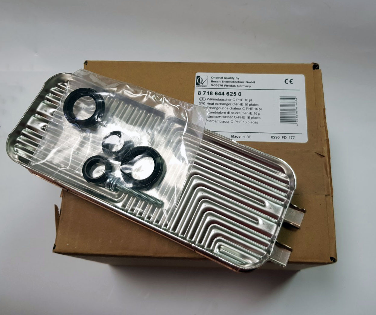 Вторинний теплообмінник оригінал газовий котел Bosch Gaz 6000 W WBN6000-24C RN 8718644625