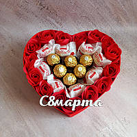 Подарочный набор из мыльных роз и конфет в коробке сердце. Подарок девушке, маме, сестре, жене на 8 марта.