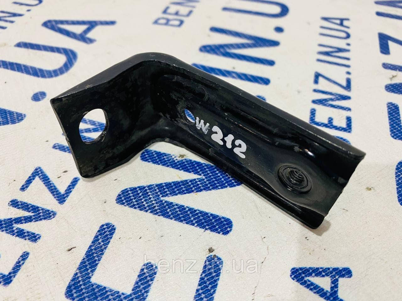 Кріплення бампера переднього Mercedes W212, S212 A2126200028, фото 1
