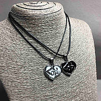 Парні кулони Серце "love" чорна і біла емаль, білі стрази 33х27мм + - L-45-50см купити біжутерію дешево оптом в інтернеті