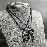 Парні кулони Ключ і Замок, сріблястий метал, синя і рожева страза 45х30мм + - L-45-50см купити біжутерію дешево оптом в інтернеті