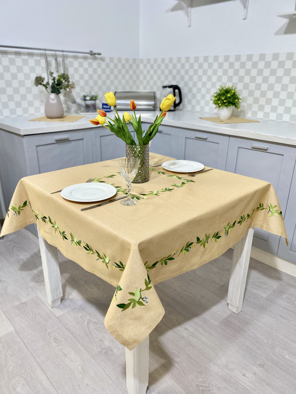 Вишитий набір скатертина 132x132 см. Limaso