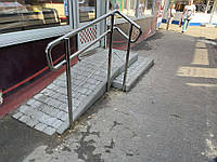 Перила для лестницы на улице. Перила лестницы крыльца. Ограждение пандуса.