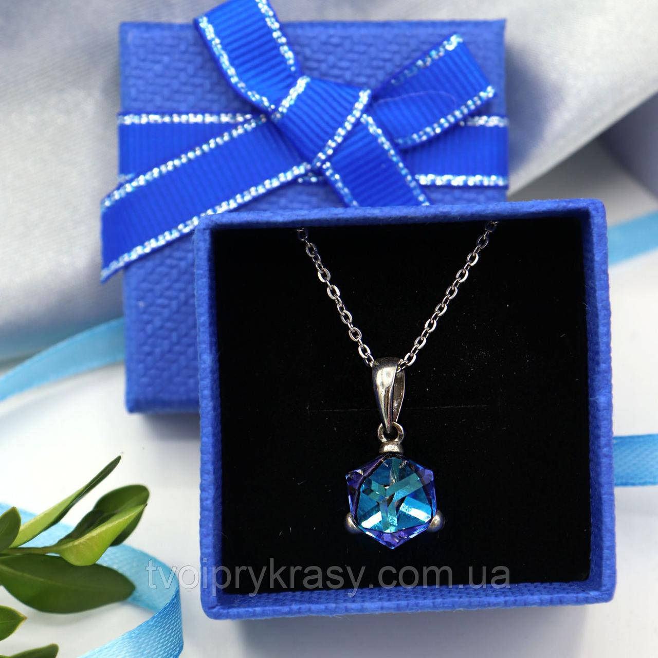 Срібний кулон із кришталем синього кольору Swarovski "Кубік" - 8мм