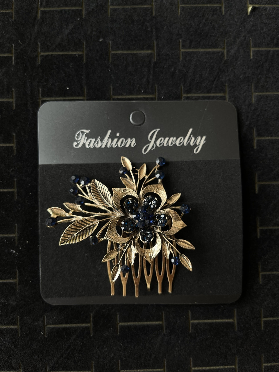 Гребінець золотистий для волосся із синіми кристалами квіточок із пелюстками розмір 7х6 см - фото 1 - id-p1581102437