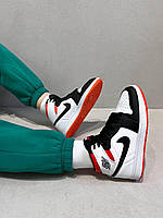 Унисекс обувь Найк черно-белые с оранжевым. Стильные кроссовки Nike Jordan Retro для девушек и парней.