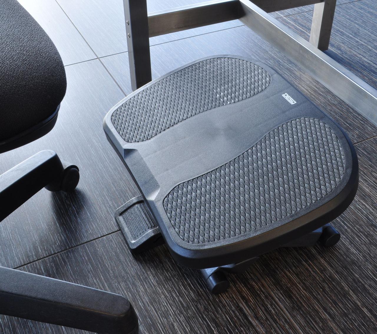 Підставка під ноги офісна DESQ 60081 с великою платформою, Висота 100-130-165 мм, Нахил 0-45°, фото 1