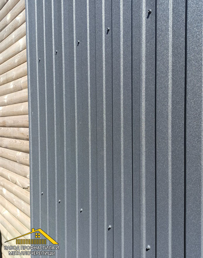 Двосторонній профнастил СІРОГО кольору RAL-7024, сірий матовий профнастил графітового кольору для паркану