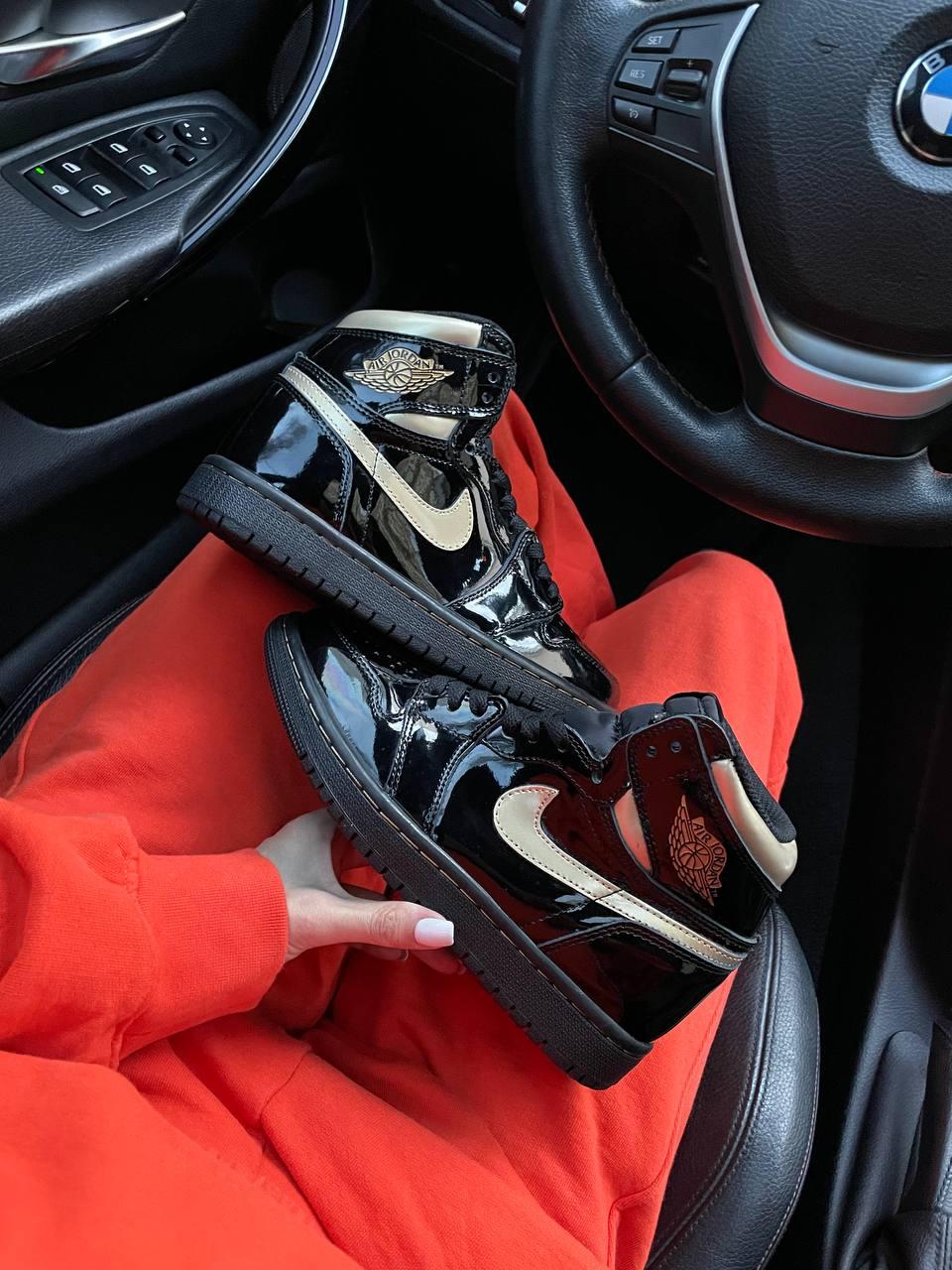 Чоловічі / жіночі кросівки Nike Air Jordan Retro 1 Patent Black Gold | Найк Аір Джордан 1