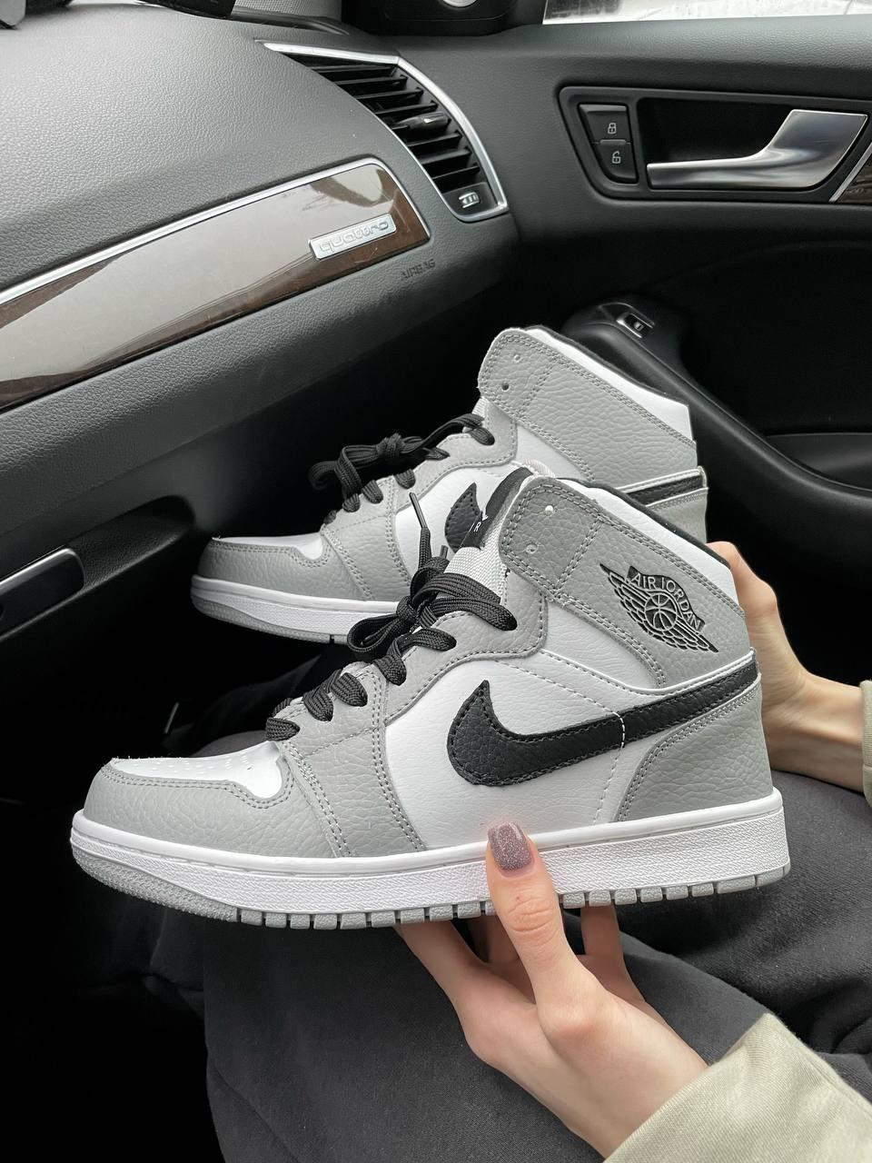 Чоловічі / жіночі кросівки Nike Air Jordan 1 Retro Smoke Grey | Найк Аір Джордан 1 Сірі