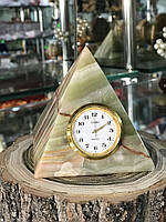 Часы пирамидка из оникса. 9х9 см.