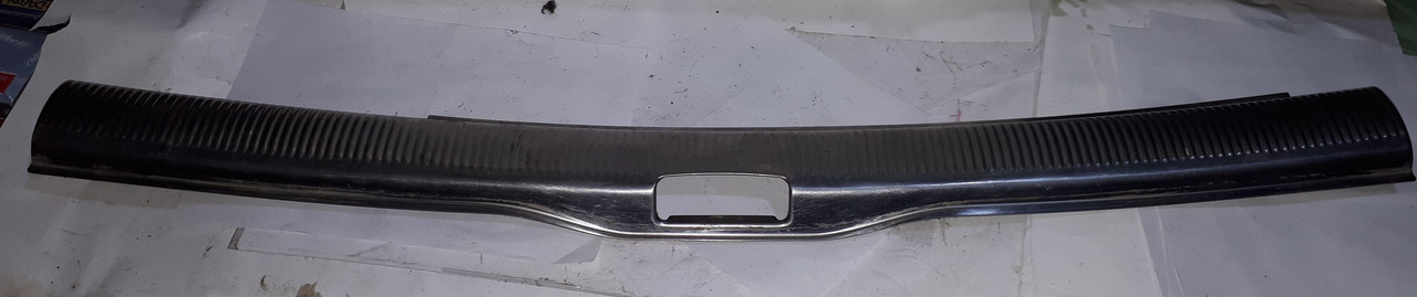 Накладка внутрішня багажника Фольксваген Пасат Volkswagen Passat B5