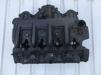 Крышка клапанная Renault Laguna 2001-2007 8200482514