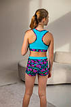 Костюм топ і шорти спортивний дитячий для дівчинки з блакитного біфлексу з квітковим принтом Олівія р. 26-44, фото 3