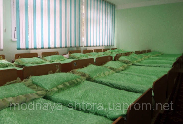 Покривало на ліжко для дитячого садка, атласне без рюш (розмір 110х140 см)