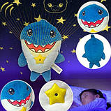 М'яка плюшева іграшка нічник проєктор Star Belly Dream Lites Puppy Shark LED-підсвітка Акуленя синій, фото 3