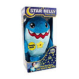 М'яка плюшева іграшка нічник проєктор Star Belly Dream Lites Puppy Shark LED-підсвітка Акуленя синій, фото 6