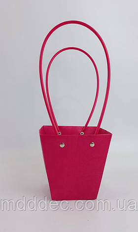 Сумка картонна з ручкою для квітів і подарунків Малинова кольорова ручка, фото 1