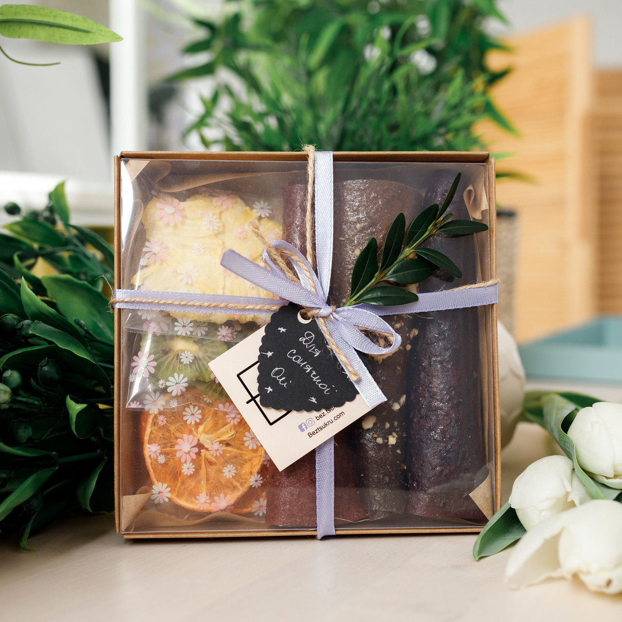 Подарунковий набір з пастилою та фруктовими чипсами "Mini Pastille+Frips BOX". Подарунок із сухофруктами