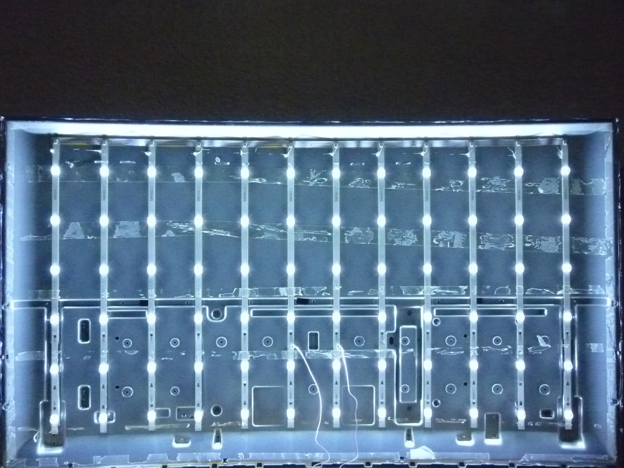 Світлодіодні LED-лінійки LED55D06(A_B)-ZC29AG-04 від LЕD TV KIVI 55UC50GU