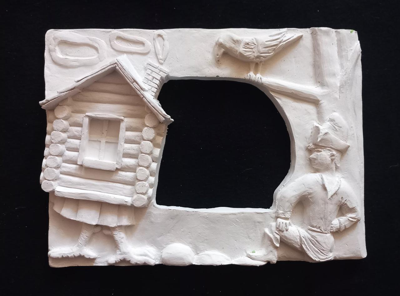 Гіпсова фоторамка-барельєф "Хатинка" І-09