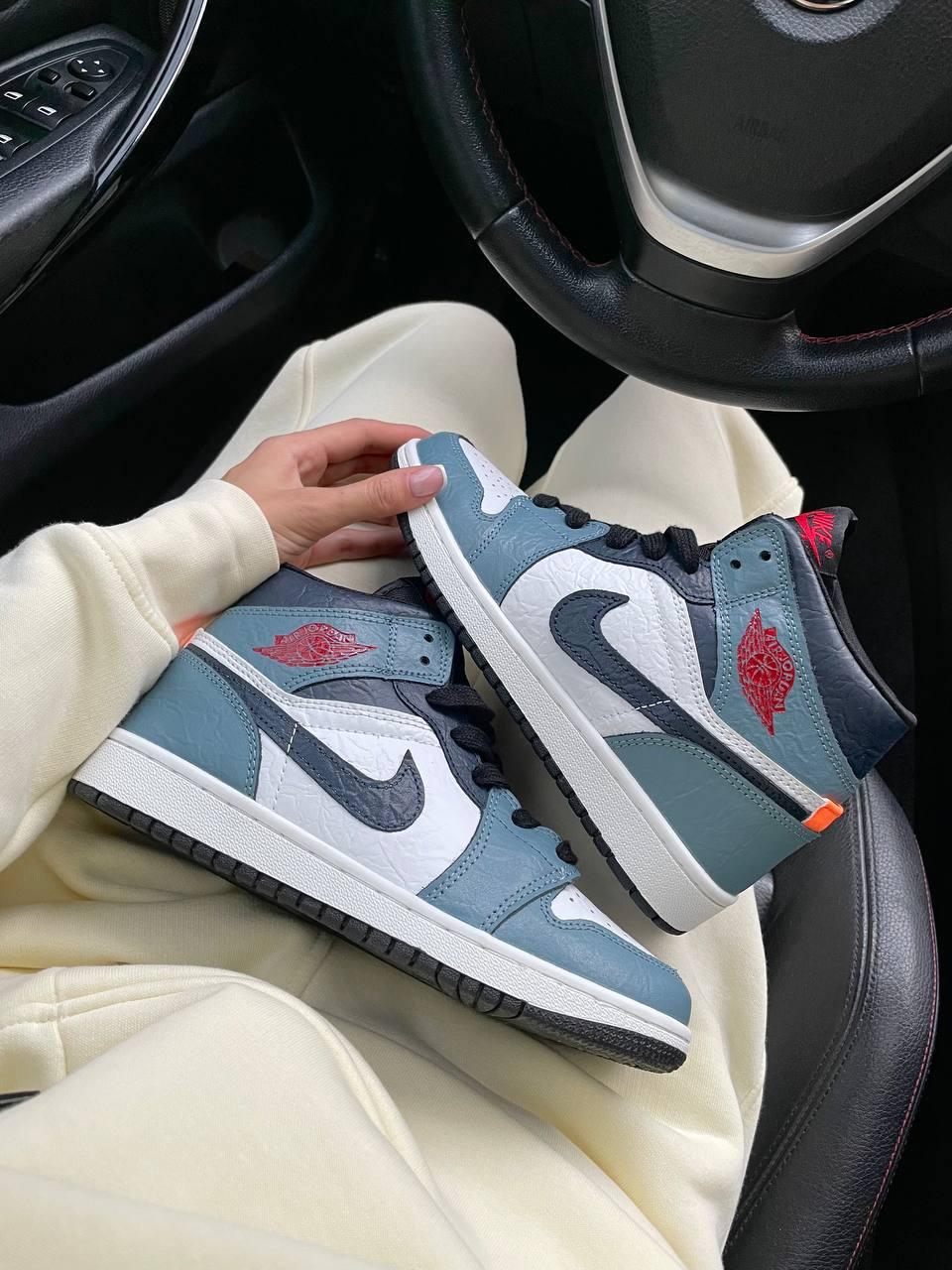 Жіночі кросівки Nike Air Jordan Retro 1 Mid PAPER BLUE | Найк Аір Джордан 1 Голубі