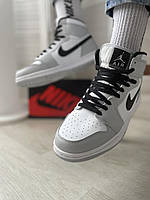 Чоловічі кросівки сірі з білим Найк Аір Джордан Ретро 1. Кроси для чоловіків Nike Air Jordan Retro 1