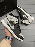 Модные кроссовки для подростка серые Nike Air Jordan Retro1. Кроссы для мужчин Джордан Ретро 1 серый знак