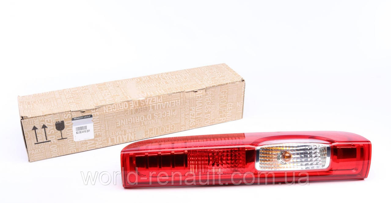 Renault (Original) 8200415251 — задній ліхтар (Правий, R) на Рено Трафік II 2006г.