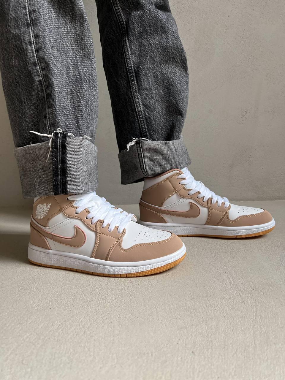 Чоловічі / жіночі кросівки Nike Air Jordan 1 Retro High White beige | Найк Аір Джордан 1 Бежеві