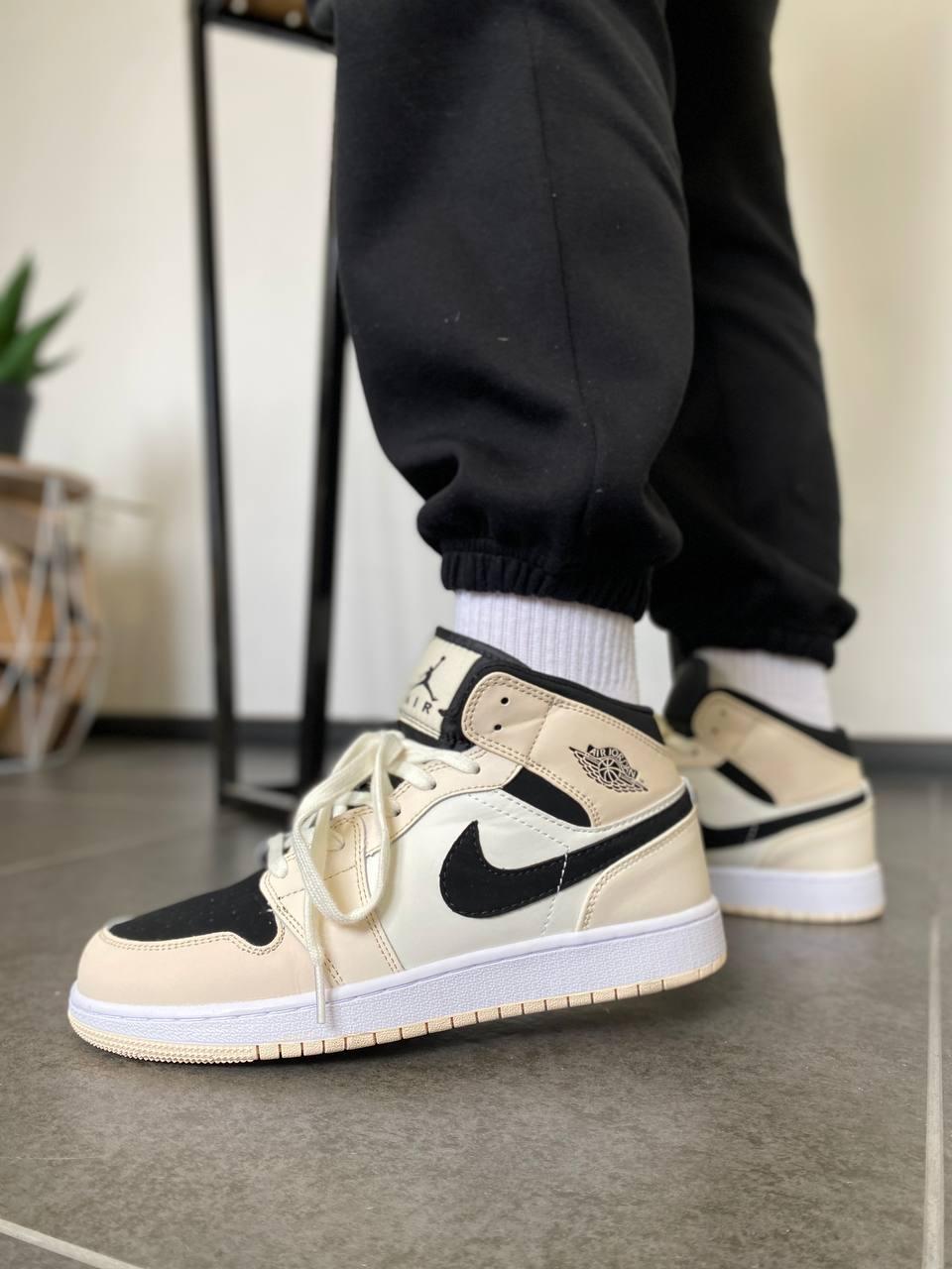 Чоловічі / жіночі кросівки Nike Air Jordan 1 Cream Black | Найк Аір Джордан 1 Кремові