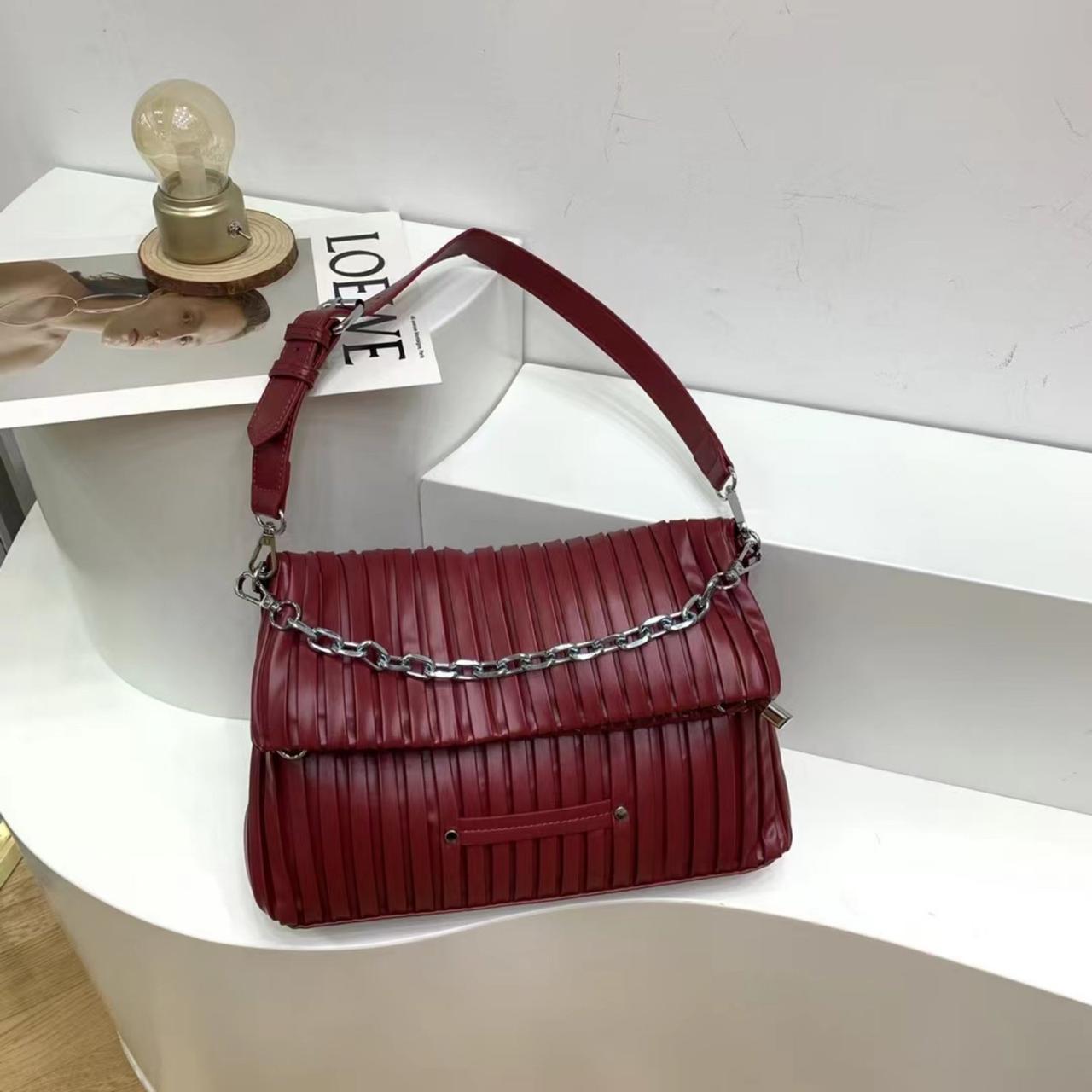 Жіноча сумка з ланцюжком через плече Goodyfun 8789 червона