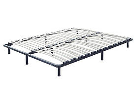Окремо стоїть решітчаста ліжко розміру "king-size" BASIC