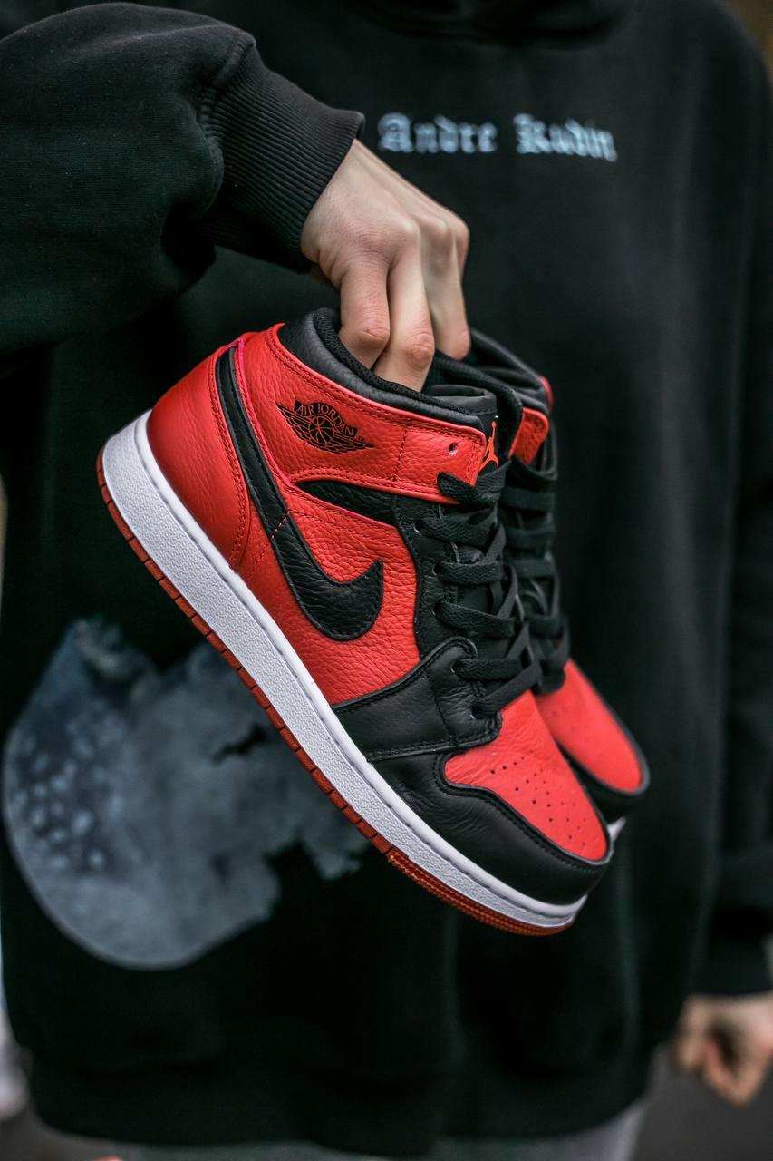 Жіночі кросівки Nike Air Jordan 1 Retro mid Black Red | Найк Аір Джордан 1 Чорні Червоні