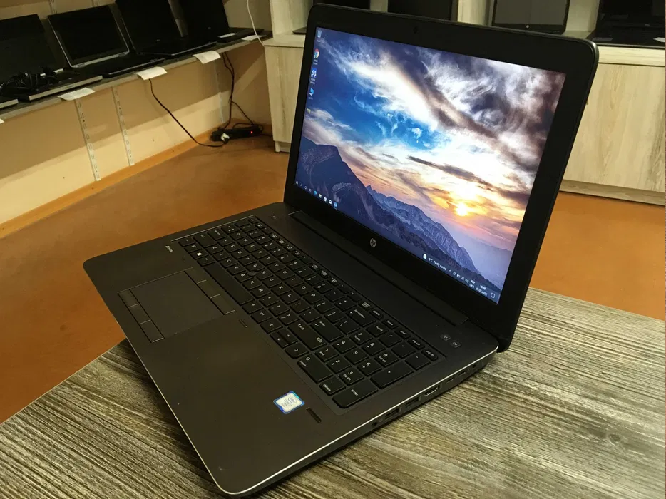 Ноутбук HP ZBook 15 G3 15.6 'FHD/i7-6820HQ/8Gb/M1000M 2GB/512GB SSD