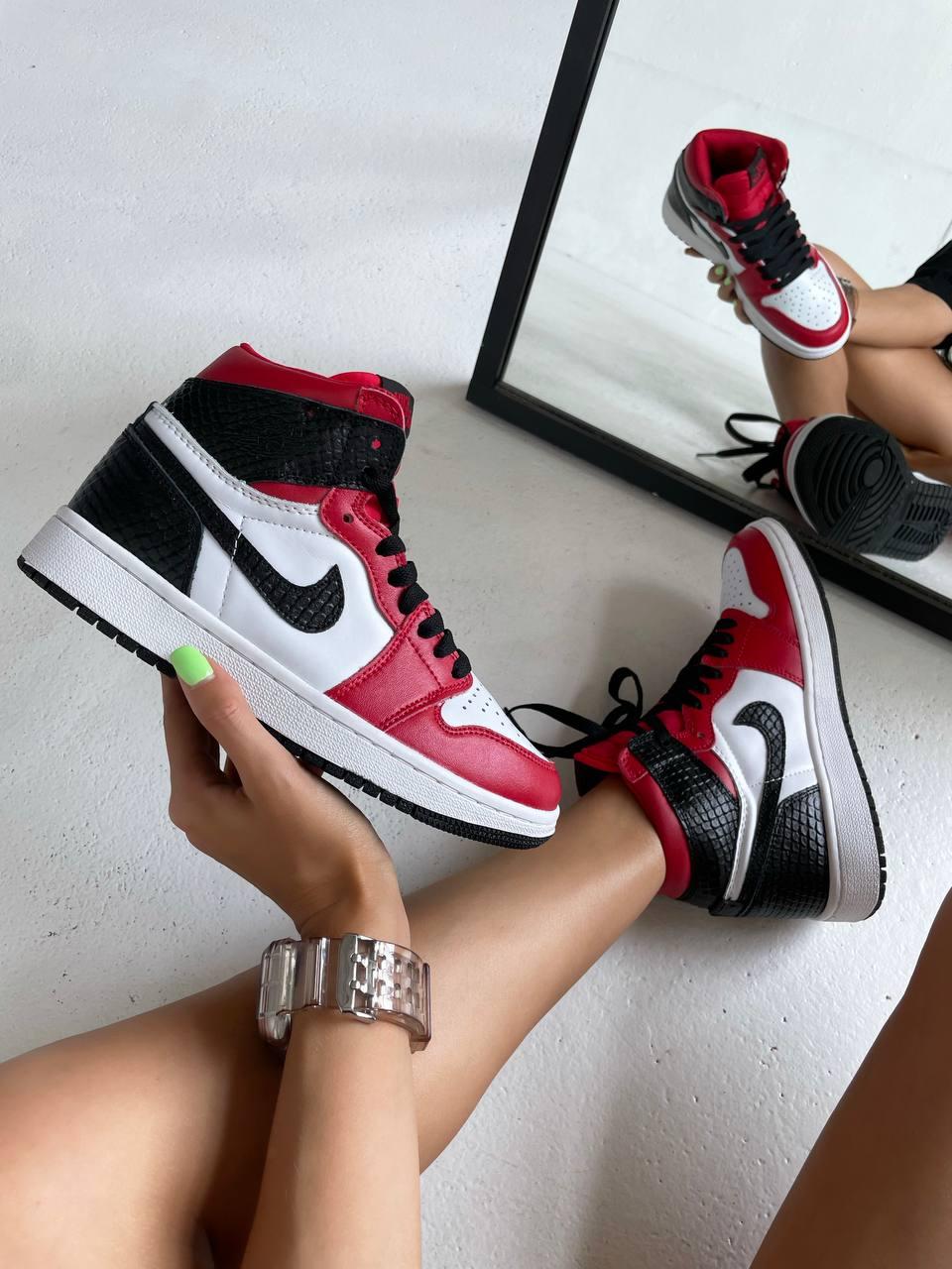 Чоловічі / жіночі кросівки Nike Air Jordan 1 Retro Mid SNAKESKIN | Найк Аір Джордан 1 Червоні