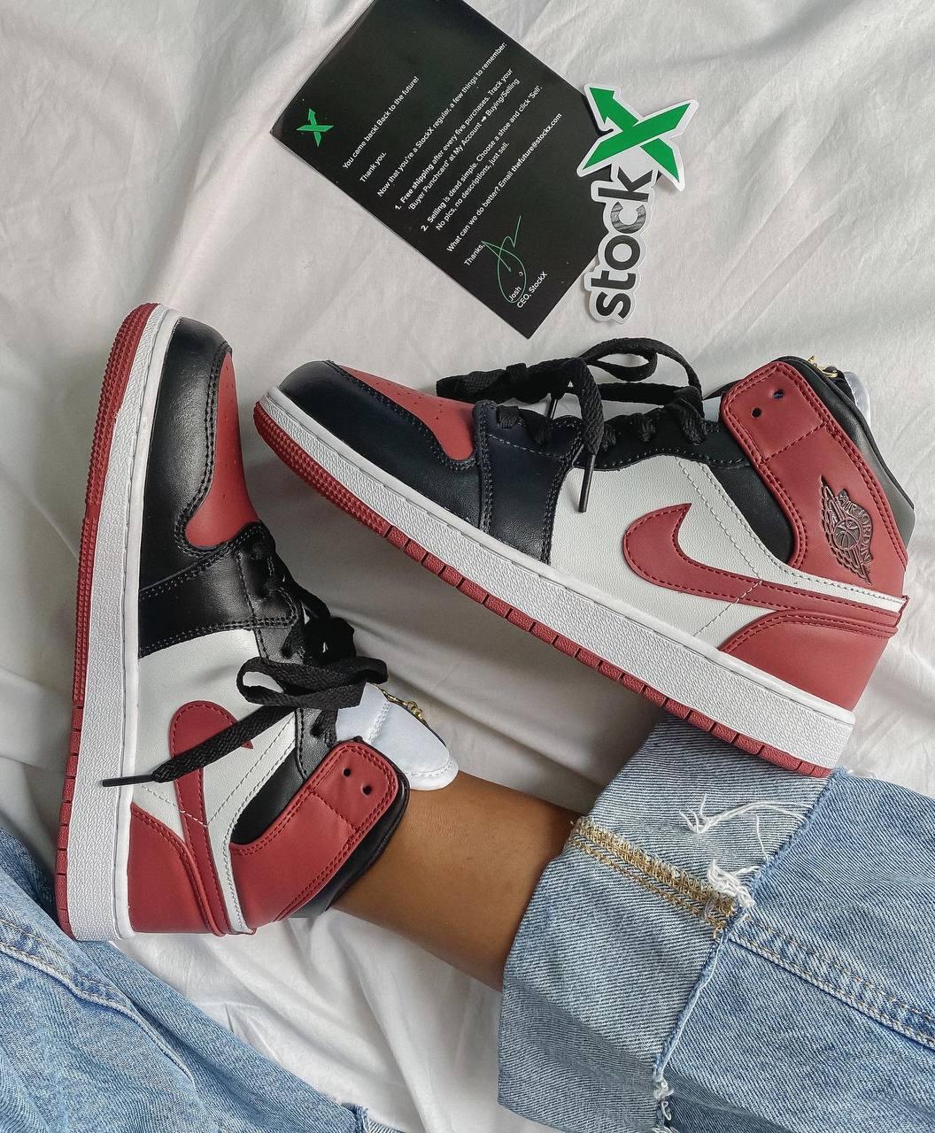 Чоловічі / жіночі кросівки Nike Air Jordan Retro 1 Mid SE Black Dark Beetroot | Найк Аір Джордан 1