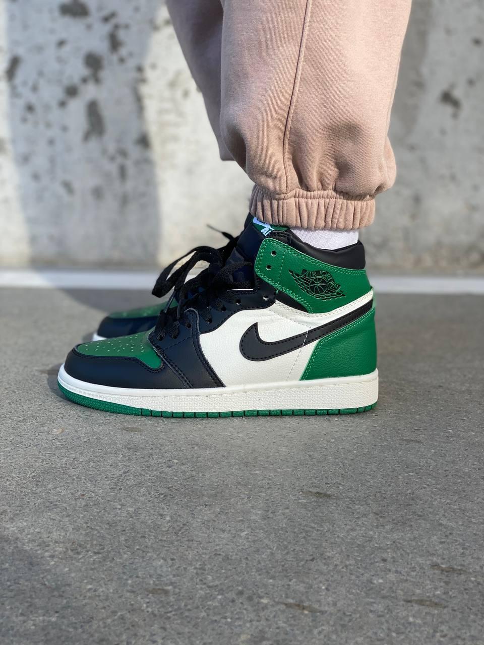 Чоловічі / жіночі кросівки Nike Air Jordan 1 High Retro Black Green White | Найк Аір Джордан 1 Зелені