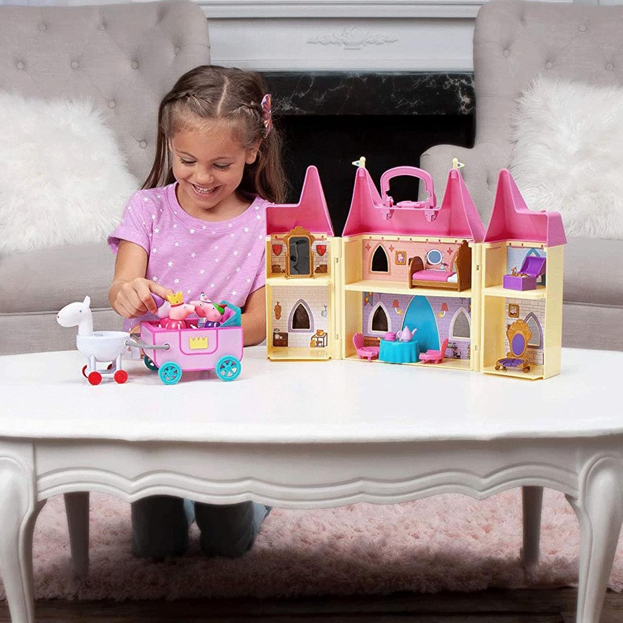 Замок Пеппи з персонажами та меблями Peppa Pig Castle Playset with CharacterFigurines
