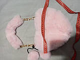 Блідо-рожева хутряна сумка у формі серця з помпоном, сумка-клатч, фото 7