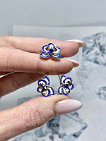 Набір срібних ювелірних прикрас з позолотою у формі квіток з синьою емаллю Карина