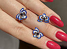 Набір срібних ювелірних прикрас з позолотою у формі квіток з синьою емаллю Карина, фото 4