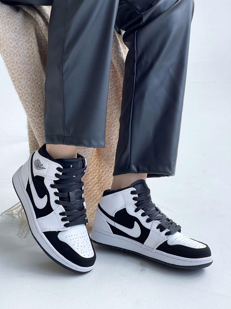 Чоловічі / жіночі кросівки Nike Air Jordan 1 Retro High Black White | Найк Аір Джордан 1 Чорні