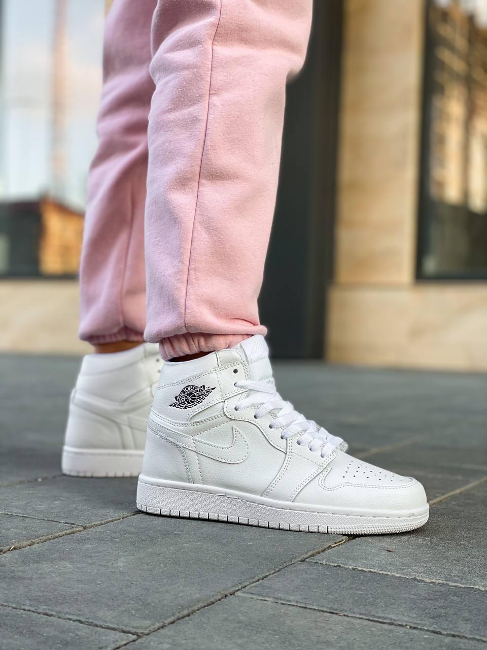 Чоловічі / жіночі кросівки Nike Air Jordan 1 Retro High Mono White | Найк Аір Джордан 1 Білі