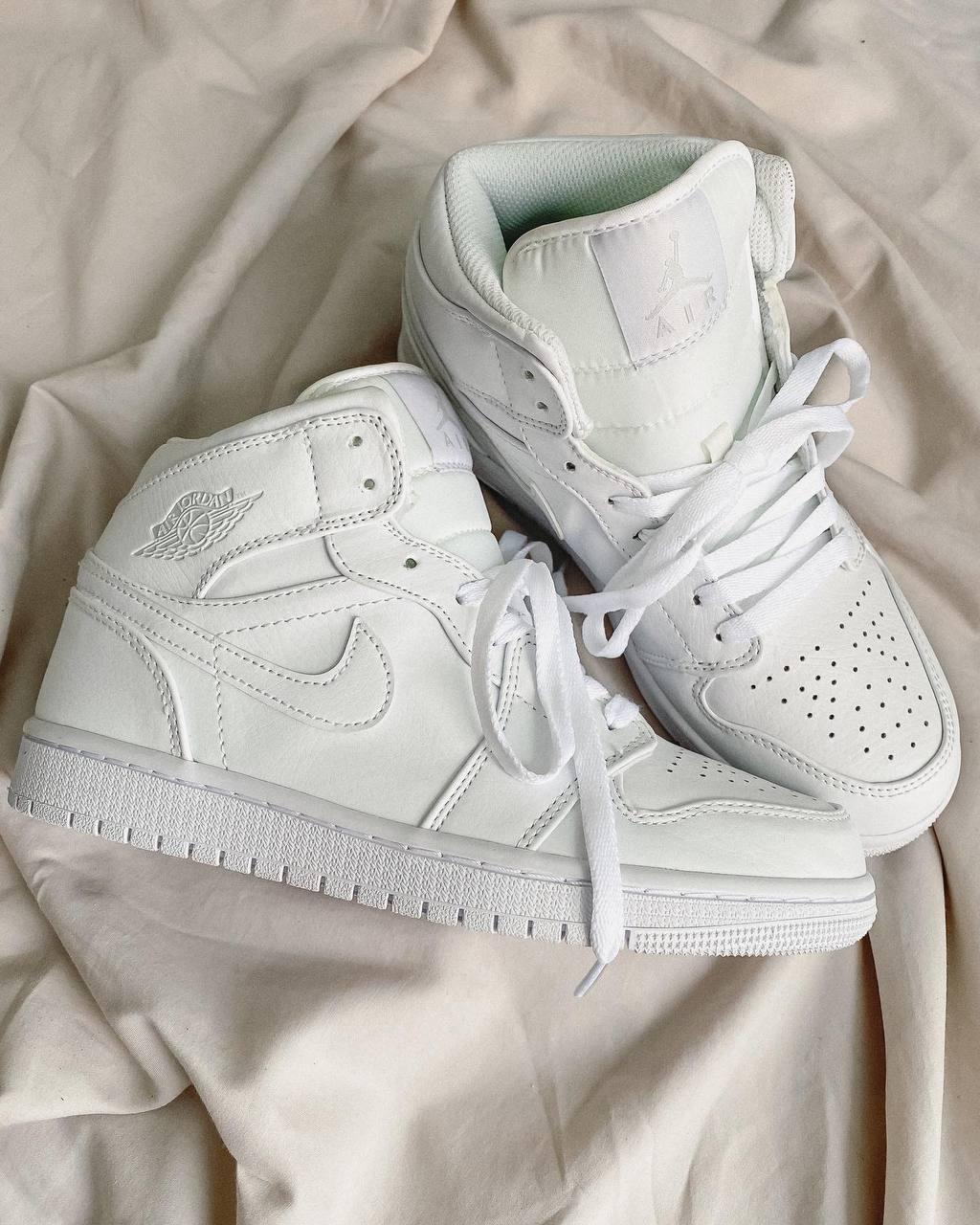 Чоловічі / жіночі кросівки Nike Air Jordan 1 Retro High Mono White | Найк Аір Джордан 1 Білі