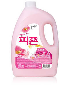 Ополіскувач для білизни Pigeon Premium Fabric Softener Pink Rose 2.5 л