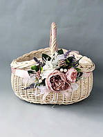 Великодній білий кошик з вибіленої лози і з декором