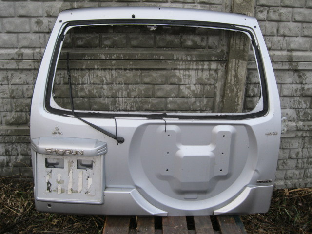 Дахка багажника Mitsubishi Pajero Wagon MN186732