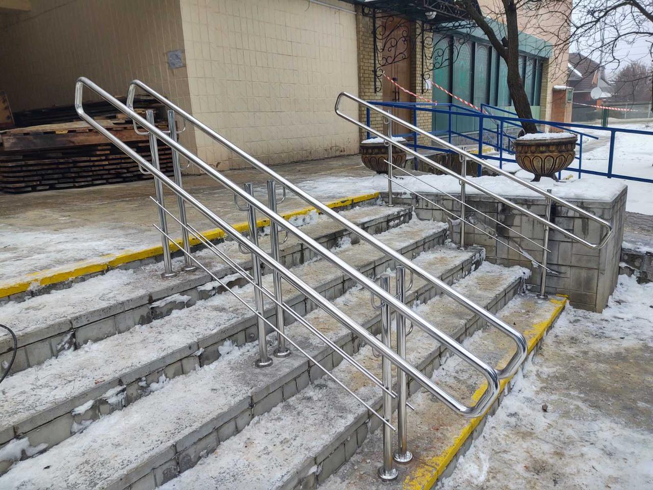 Поручні з нержавіючої сталі від виробника з трьома ригелями на зварювання, фото 1